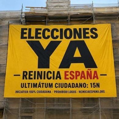 Lona Elecciones ya en el andamio de una fachada en obras
