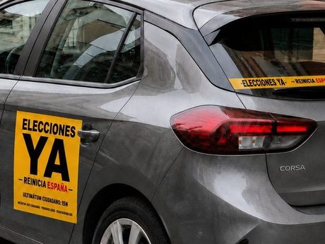 Vinilo Elecciones ya en la puerta de un coche