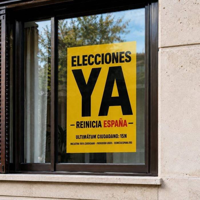 Cartel de Elecciones ya pegado en el cristal de una ventana